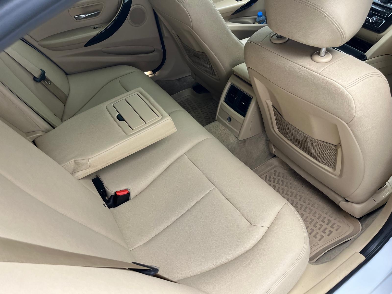 BMW 3 Serisi 318i Premium Line araç fotoğrafı 3