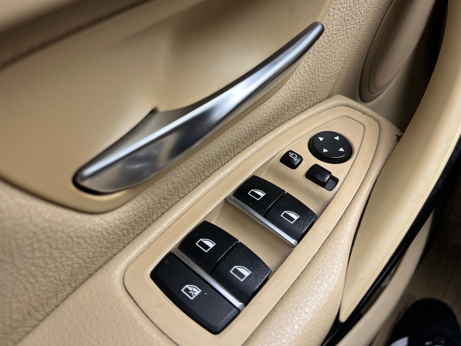 BMW 3 Serisi 318i Premium Line araç fotoğrafı 24
