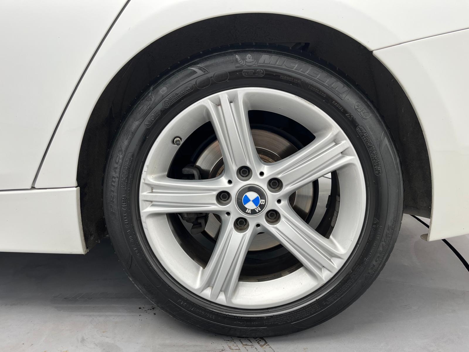BMW 3 Serisi 318i Premium Line araç fotoğrafı 12
